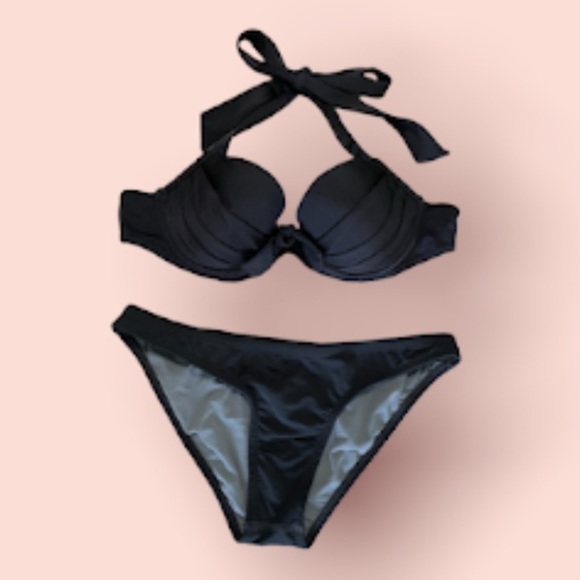 pour moi? Other - Bottom has pull string to make it tighter. Halter, padded bra with tie in back.
